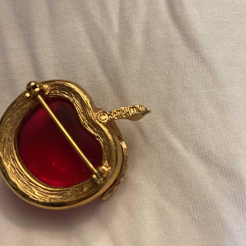 Vintage Sarah Coventry Brooch Apple Cherry Pink Lucite Pin Brooch - Picture 6 of 6